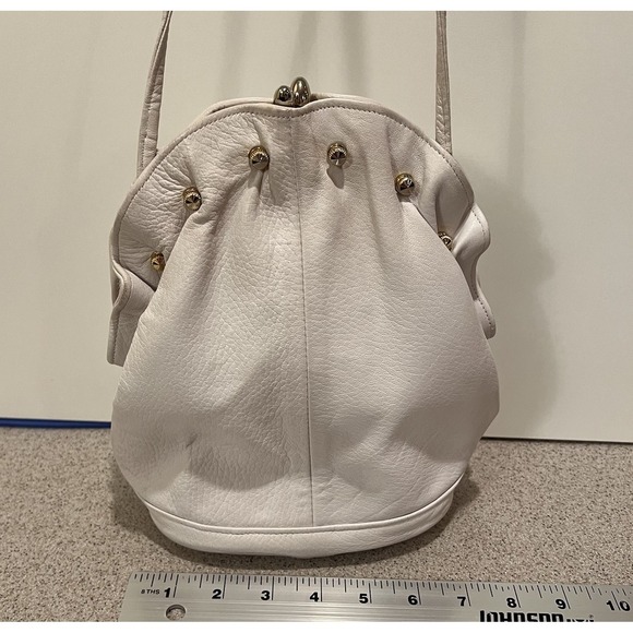 Andé Vtg Leather Bag Kiss Lock Frame White Gold Crossbody Ruffle 60s Bridal Glam - Picture 7 of 8